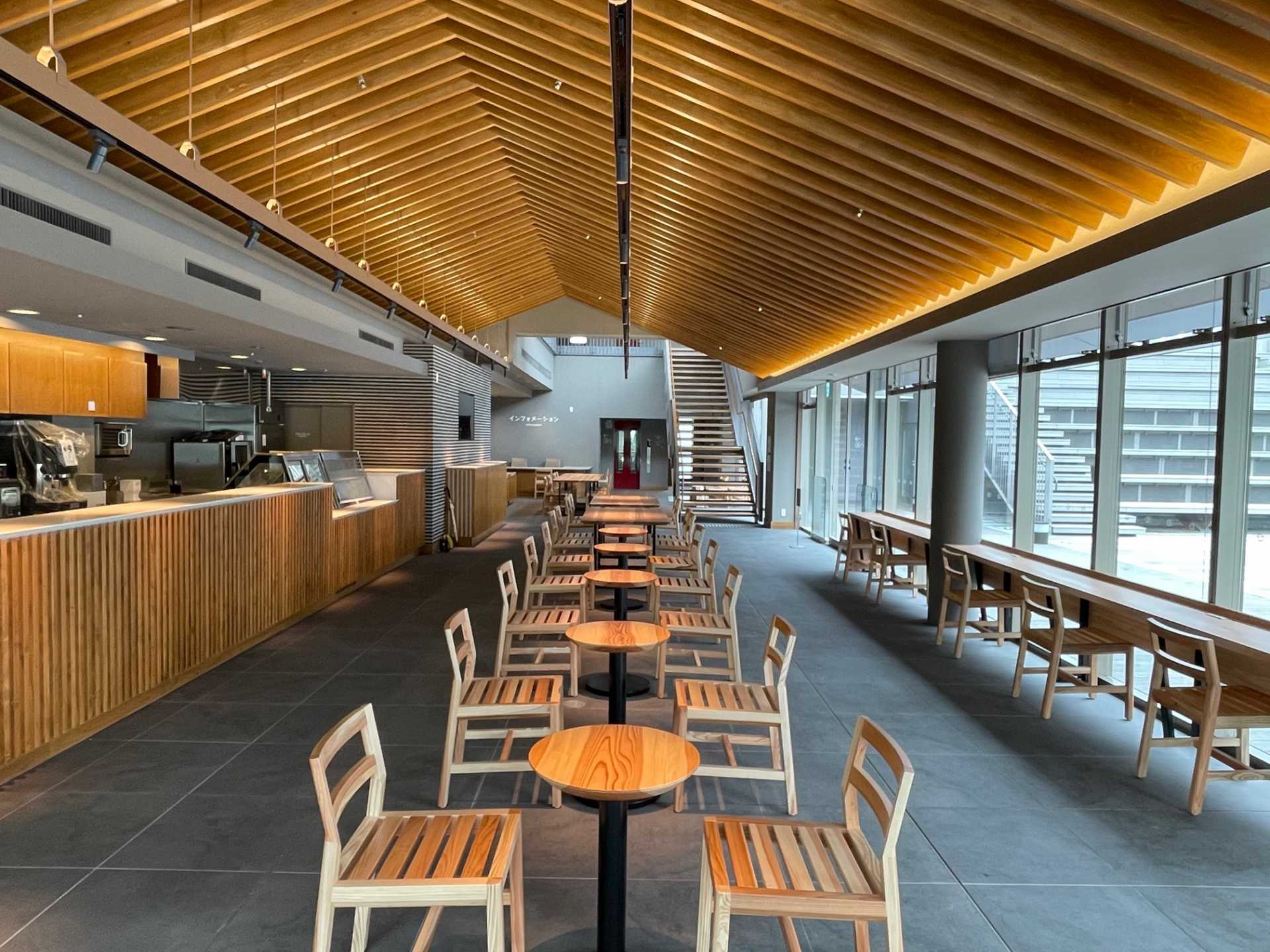 小田原三の丸ホールに隣接する小田原市観光交流センター内にある「カフェサンノマル」